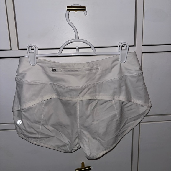 Lululemon white speed-up 2.5 inch shorts (Size 4) - Picture 1 of 3